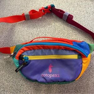 Cotopaxi Kapai 1.5 L Del Día hip pack